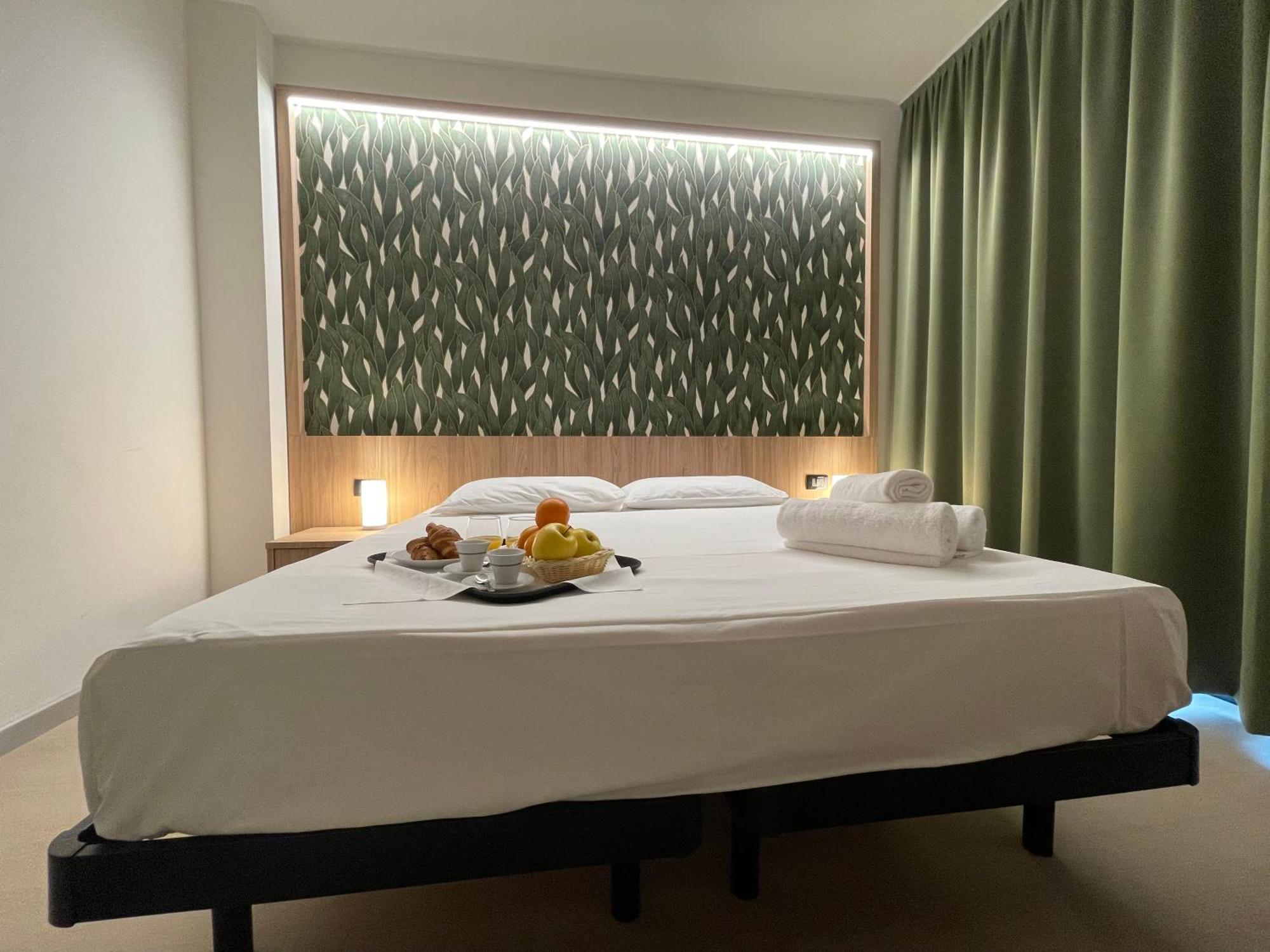 Aquasole Hotel Mercallo Eksteriør billede