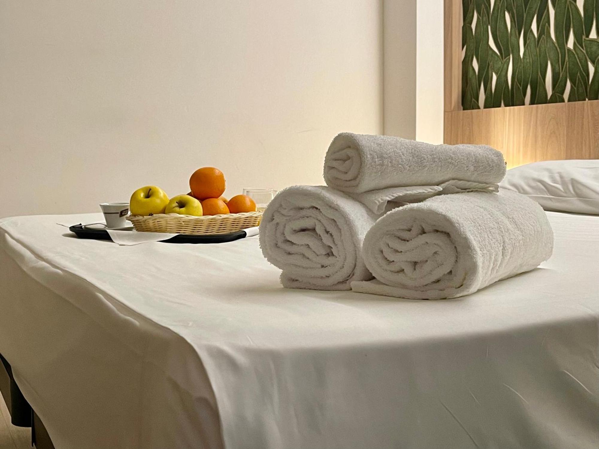 Aquasole Hotel Mercallo Eksteriør billede